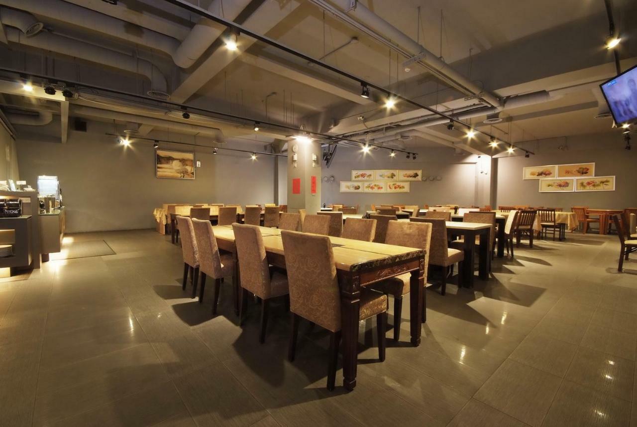 The Metro Hotel Taichung Buitenkant foto