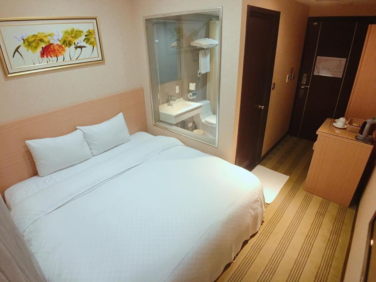 The Metro Hotel Taichung Buitenkant foto